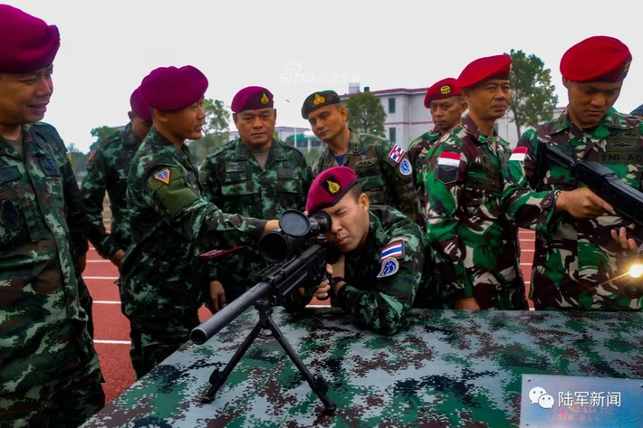 Quân đội Indonesia cùng Quân đội Thái Lan thử súng bắn tỉa. Nguồn ảnh: Sina.