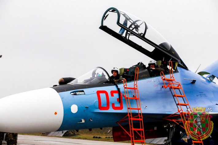Tối đa, số lượng vũ khí mà chiếc chiến đấu cơ hiện đại bậc nhất dòng Su-30 này có thể mang được lên tới 8 tấn. Ngoài ra, Su-30SM còn được trang bị một pháo chính cỡ nòng 30mm. Nguồn ảnh: Livejournal.