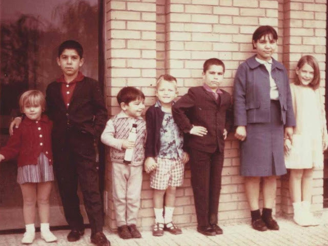Một tấm ảnh chụp gia đình khác thực hiện vào năm 1965 ở Tehran.