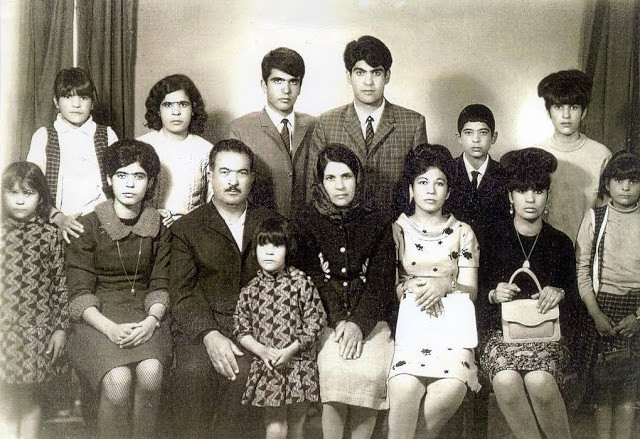 Một đại gia đình ở đất nước Iran cùng chụp ảnh.