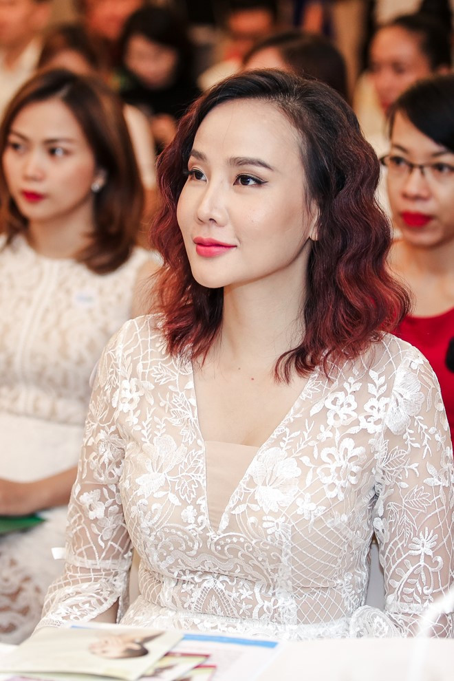 Á hậu Dương Yến Ngọc khá lận đận trong đường tình duyên. Cô đã hai lần kết hôn nhưng đều đổ vỡ. Hiện, con gái và con trai cô đều sống với hai người chồng. Trước đây, cô khiến dư luận xôn xao khi tố cáo chồng thứ 2 vũ phu.