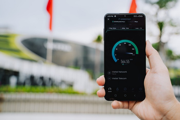 Việc dừng sản xuất đột ngột smartphone của Vsmart khiến người dùng không khỏi hoang mang khi nhớ đến những tín hiệu khả quan tại thị trường quốc tế mà hãng điện thoại này mang lại trong suốt thời gian qua.