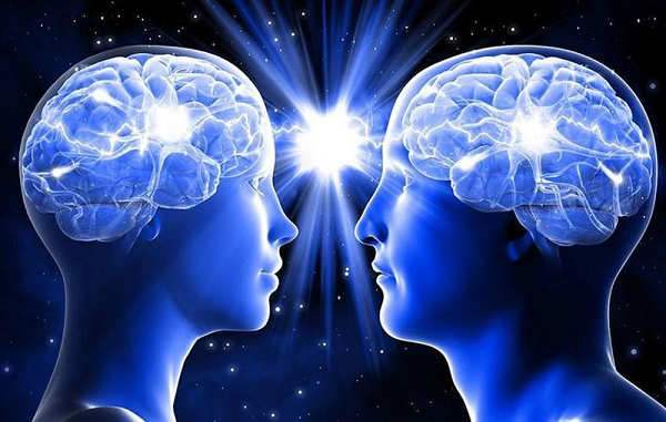 Người có giác quan thứ 6 sẽ đoán được suy nghĩ, ý đồ của người khác dễ dàng ngay cả khi người kia chưa nói hết câu. Không chỉ vậy, họ còn thấu biết được vấn đề mà một người xa lạ vướng phải ngay chỉ trong vài phút gặp gỡ.