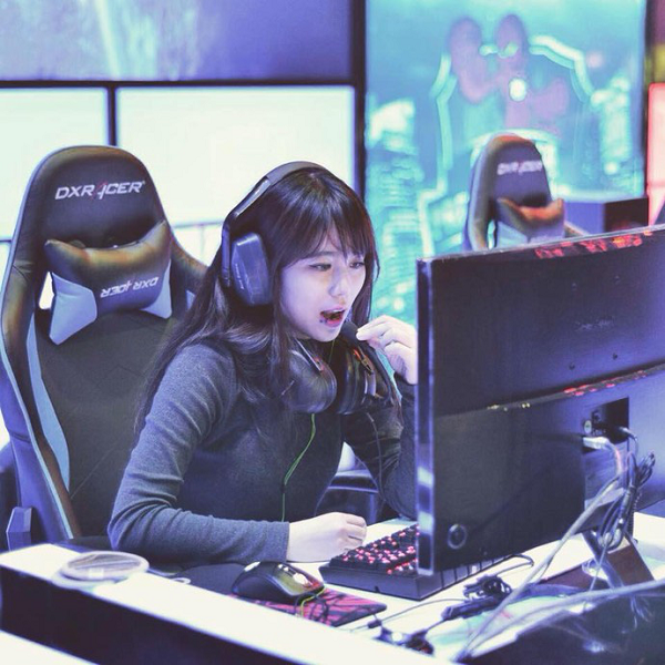 Misthy còn thu về một lượng lớn fan hâm mộ nhờ những bộ ảnh xinh đẹp và gợi cảm. Nhan sắc của nữ game thủ Misthy được đánh giá là vừa cá tính, vừa nóng bỏng lại rất hút mắt.