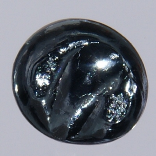 Osimi (Osmium) là một trong những nguyên tố đậm đặc nhất trên trái đất. Bên cạnh đó, nó còn có khả năng chịu nhiệt tốt nhất trong các kim loại thuộc nhóm platin (PGM), ở trạng thái rắn chắc, osimi có một màu trắng hơi xanh tương tự như kẽm và vững bền với các axít.