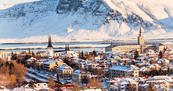 Người dân Iceland thường để con cái ngủ trưa ngoài trời lạnh, ngay cả trong điều kiện nhiệt độ đóng băng, vì tin rằng như vậy sẽ tăng cường hệ miễn dịch của trẻ.