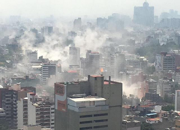 Nhiều khu vực của thành phố gặp phải tình trạng thiếu nước vì Mexico đang rút cạn tầng nước ngầm (một lớp đá ngầm chứa nước ngầm) nhanh hơn nước mưa và tuyết tan chảy có thể bổ sung nước.