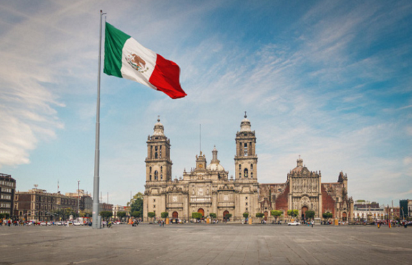 Trước đây, thủ đô của Mexico được xây dựng trên khu vực từng là hồ Texcoco. Đến thời hiện đại, lòng hồ đã trở nên khô đến mức các tấm đất sét bị nứt và nén lại, khiến cả thành phố sụt xuống hàng năm.