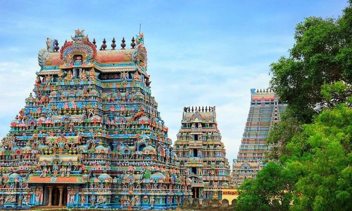 Đền Jambukeswarar, một ngôi đền dành riêng cho Thần Shiva, được xây dựng cách đây khoảng 1800 năm thuộc vương triều Chola và có mối quan hệ giao thương mở rộng với các thương gia đến từ Đông Nam Á và khu vực Ấn Độ Dương.