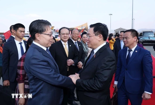 Lễ tiễn Chủ tịch Quốc hội Vương Đình Huệ tại Sân bay quốc tế Trường Thủy Côn Minh. (Ảnh: Nhan Sáng/TTXVN) -