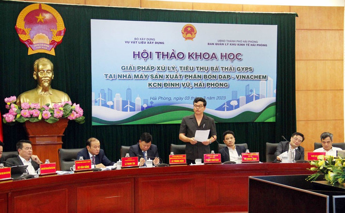 Ông Phạm Văn Bắc, Vụ trưởng Vụ Vật liệu Xây dựng, Bộ Xây dựng cho biết, cả nước hiện có 30 nhà máy nhiệt điện đốt than, 3 nhà máy sản xuất phân bón DAP đang hoạt động. Lượng tro, xỉ phát thải từ các nhà máy nhiệt điện trên cả nước bình quân khoảng 16 triệu tấn, lượng bã thải gyps khoảng 1,3 triệu tấn.