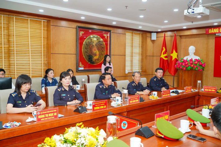Lô hàng xuất phát từ Angola, được chuyển tải tại Singapore nhằm che giấu tuyến đường vận chuyển; mô tả tên hàng hóa bằng ngôn ngữ không phổ thông và sử dụng thông tin người nhận hàng không chính xác... Đây là thủ đoạn mới, hết sức tinh vi nhằm trốn tránh sự kiểm soát của cơ quan Hải quan.