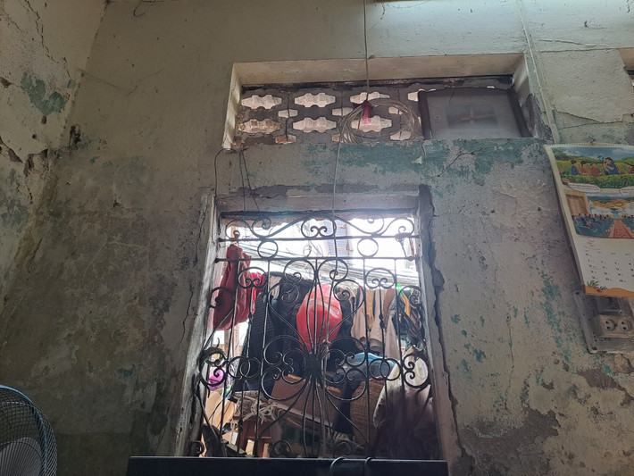 Người con gái khác của bà là Phạm Thị Minh Thái, bị bán sang Trung Quốc 26 năm. Ở bên đấy, sau khi nhà chồng mất hết, Thái cũng ở trong trại tâm thần. Năm 2019, Thái mới được cơ quan chức năng đưa về đoàn tụ với gia đình. Thái cũng tâm thần nhưng nhẹ hơn Bích, có điều bị bệnh gan nặng và tay đang bị hoại tử chảy mủ. Biết vậy nhưng bà không có tiền chữa…”