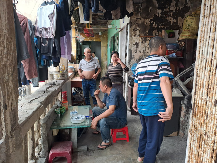 Người dân sinh sống tại đây lo lắng đến mất ăn mất ngủ vì sợ nhà bị đổ sập.