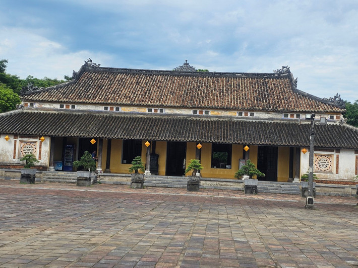 ằm trong chuỗi hoạt động của Festival 2024, Tuần lễ Festival nghệ thuật quốc tế Huế 2024 (diễn ra từ ngày 7 - 12/6), ngoài hàng chục chương trình biểu diễn và hoạt động hưởng ứng của các đoàn nghệ thuật đặc sắc, tiêu biểu đến từ 7 quốc gia trên thế giới, điểm mới lạ là tập trung khai thác, sử dụng hiệu quả nhất các công trình, kiến trúc trong Đại Nội Huế.