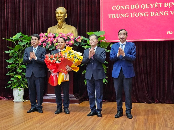 Chiều 14/6, Ban Thường vụ Thành ủy Đà Nẵng tổ chức Hội nghị công bố Quyết định của Ban Bí thư Trung ương Đảng về công tác cán bộ.