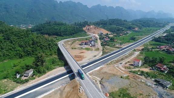 Dự án có tổng mức đầu tư 12.000 tỷ đồng. Trạm thu phí được đặt tại nút giao 279 qua xã Quang Lang, huyện Chi Lăng. (Ảnh: Qdnd)