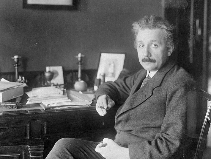 7. Có 108 người đoạt giải Nobel: Đây là quốc gia có số giải Nobel cao thứ 3 thế giới, chỉ sau Mỹ và Anh. Người đầu tiên đoạt giải là Wilhelm Conrad Röntgen ở hạng mục Vật lý vào năm 1901, người gần đây nhất là Joachim Frank ngành Hóa học năm 2017. Huyền thoại Albert Einstein (nhận giải Nobel Vật Lý năm 1921) cũng là người Đức và sinh ra ở thành phố Ulm. Ảnh: NPR.