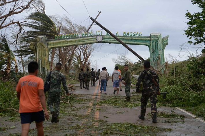 Với sức gió khoảng 200 km/h, có lúc giật đến 260 km/h, bão Mangkhut tàn phá nặng nề đảo Luzon, miền Bắc Philippines. Ảnh: AFP/Getty.