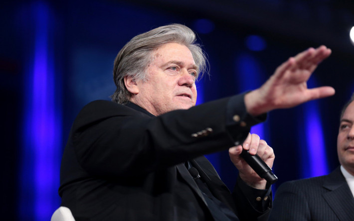 Phát biểu nói trên trên của ông Bannon được cho là đề cập tới một bài viết do báo The New York Times đăng tải ngày 5/9. Tờ báo này chỉ tiết lộ người viết là một quan chức chính phủ Mỹ cấp cao giấu tên. Theo cựu chiến lược gia trưởng Nhà Trắng, lần cuối cùng một Tổng thống Mỹ đối đầu với thách thức tương tự là thời Nội chiến Mỹ, khi Tổng thống Abraham Lincoln xung đột với tướng George B. McClellan. Ảnh: Bitcoinist.