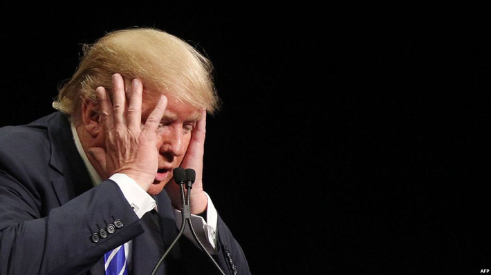 Có lẽ ở thời điểm này, Tổng thống Trump mới cảm thấy hối tiếc khi sa thải ông Bannon ở thời điểm chính quyền của ông Trump chỉ mới hình thành và chưa thực sự vững chắc. Chưa kể số quan chức cấp cao cả chính phủ Mỹ hiện tại không phải ai cũng thích ông Trump hay các quyết định có phần bốc đồng của ông. Ảnh: The Telegraph.