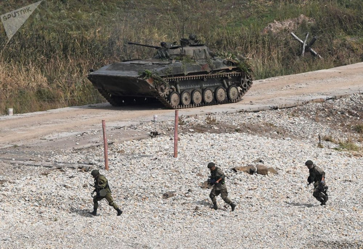 Mục đích chính của cuộc tập trận Vostok-2018 là kiểm tra trạng thái sẵn sàng chiến đấu của lực lượng vũ trang Nga trong việc hoạch định và thực hiện phân phối lực lượng trên một địa bàn lớn; kiểm tra cách tổ chức tương tác giữa lực lượng mặt đất và Hải quân; nâng cao kỹ năng của cấp chỉ huy về công tác quản lý lực lượng trong quá trình chuẩn bị và tiến hành các hoạt động quân sự. Nguồn ảnh: Sputnik.