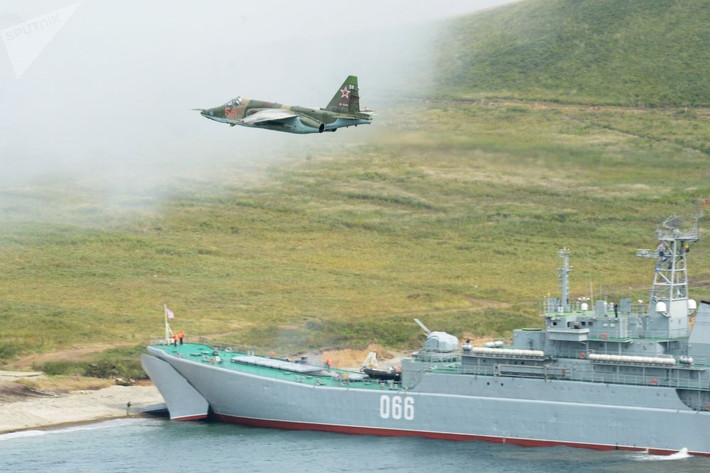 Phát biểu sau khi Vostok-2018 kết thúc, Bộ trưởng Quốc phòng Nga Sergei Shoigu cũng cho biết, các cuộc tập trận quy mô lớn tương tự "Vostok-2018" sẽ được Quân đội Nga tổ chức 5 năm một lần. Theo ông, chương trình vũ khí nhà nước thường được tính toán cho giai đoạn 10 năm nhưng các cuộc tập trận cần phải được tổ chức thường xuyên hơn. Nguồn ảnh: Sputnik.