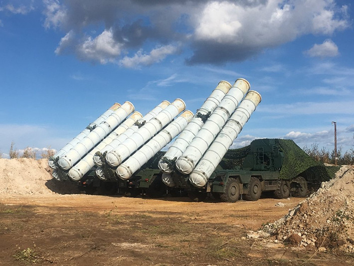 Tổ hợp tên lửa phòng không tầm xa S-400 Triumph tại cuộc tập trận Vostok- 2018 trên thao trường Tsugol ở vùng Zabaikal. Nguồn ảnh: Sputnik.
