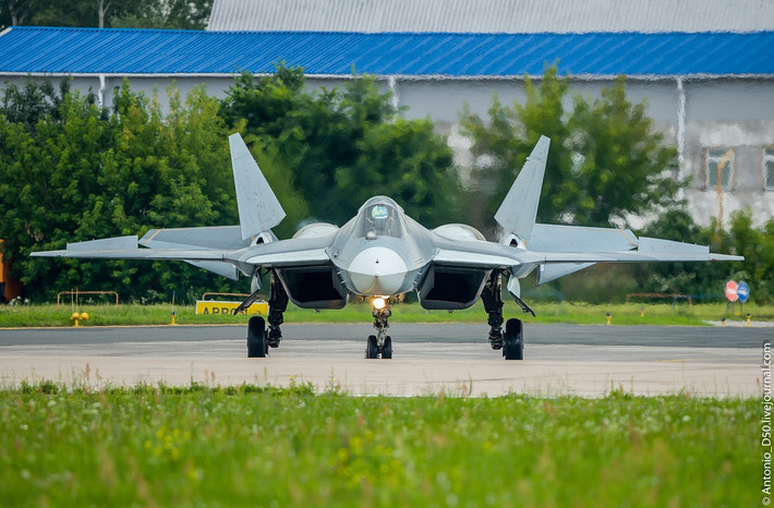 Bên cạnh đó, Quân đội Ukraine thời gian gần đây đã có sự gia tăng lực lượng thông qua việc gọi tái ngũ hàng chục tiêm kích MiG-29, Su-27 và cả những tổ hợp tên lửa phòng không tầm xa S-300 tối tân.