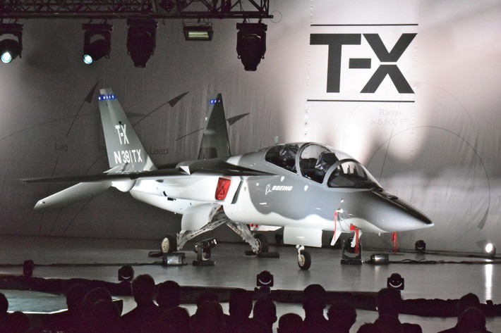 Không quân Mỹ có kế hoạch mua 351 máy bay huấn luyện mới để thay thế cho T-38 Talon đã sử dụng hơn 50 năm. Chương trình dự kiến đi vào hoạt động đầy đủ từ năm 2034. Giới phân tích quân sự dự đoán Không quân Mỹ có thể mua đến 600 chiếc.