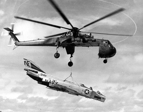 Tốc độ bay của trực thăng CH-54 tối đa vào khoảng 240 km/h, tốc độ hành trình khoảng 185 km/h và tầm hoạt động tối đa của nó đạt 370 km. Nguồn ảnh: Ward.