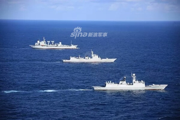 Các tàu của Trung Quốc tham gia cuộc tuần tra này bao gồm tàu khu trục Hải Khẩu, tàu hộ vệ tên lửa Nhạc Dương và tàu vận tải Thanh Hải làm nhiệm vụ hậu cần. Nguồn ảnh: Sina.
