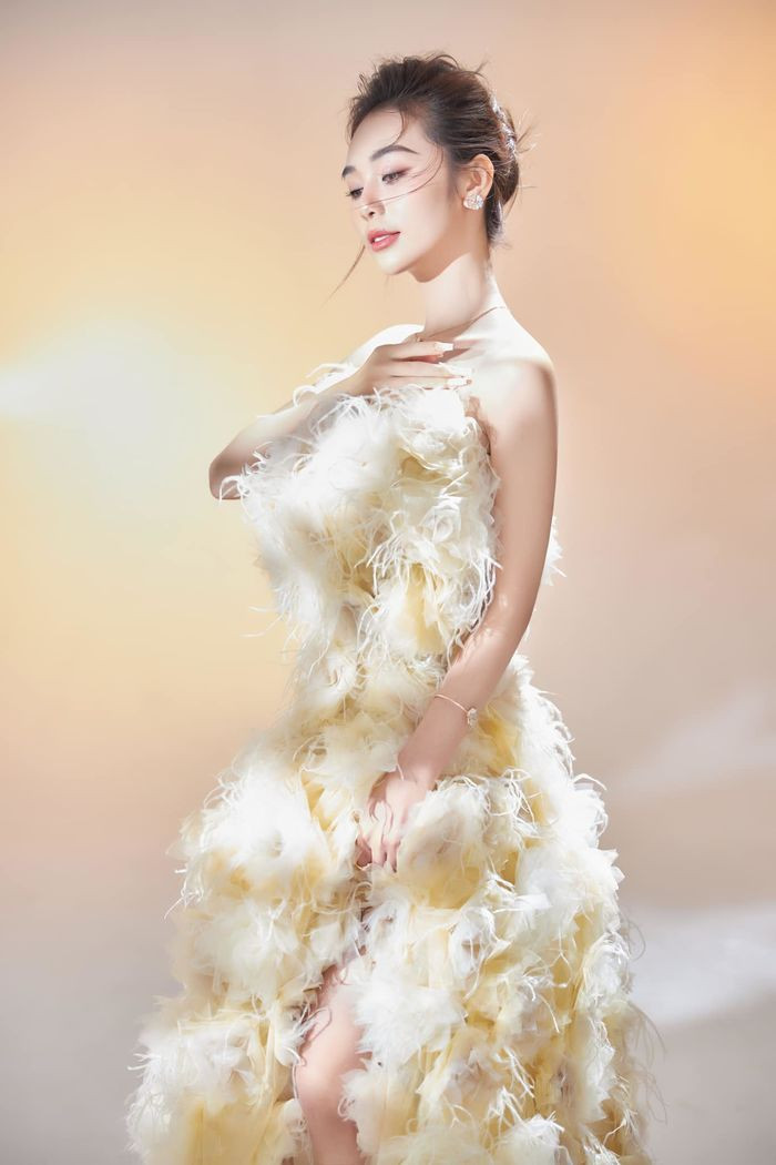 TikToker Hoàng Kim Chi từng là cái tên nhận được nhiều sự quan tâm của độc giả. Cô nàng từng có khoảng thời gian lấn sân sang cuộc thi nhan sắc.