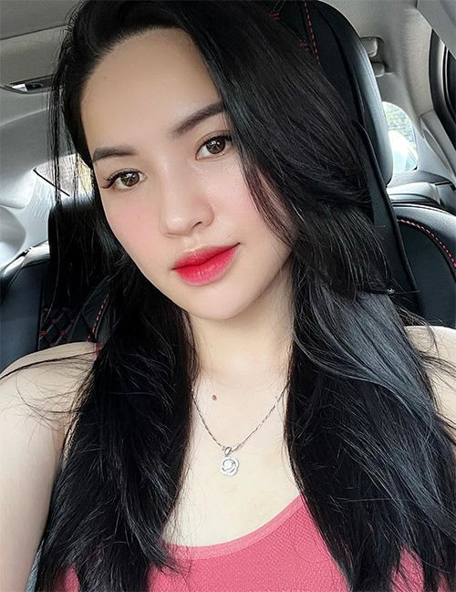Đồng thời, "chiến thần review" Hà Linh tuyên bố sẽ dừng hẳn nội dung review ẩm thực, chỉ tập trung vào mảng mỹ phẩm.