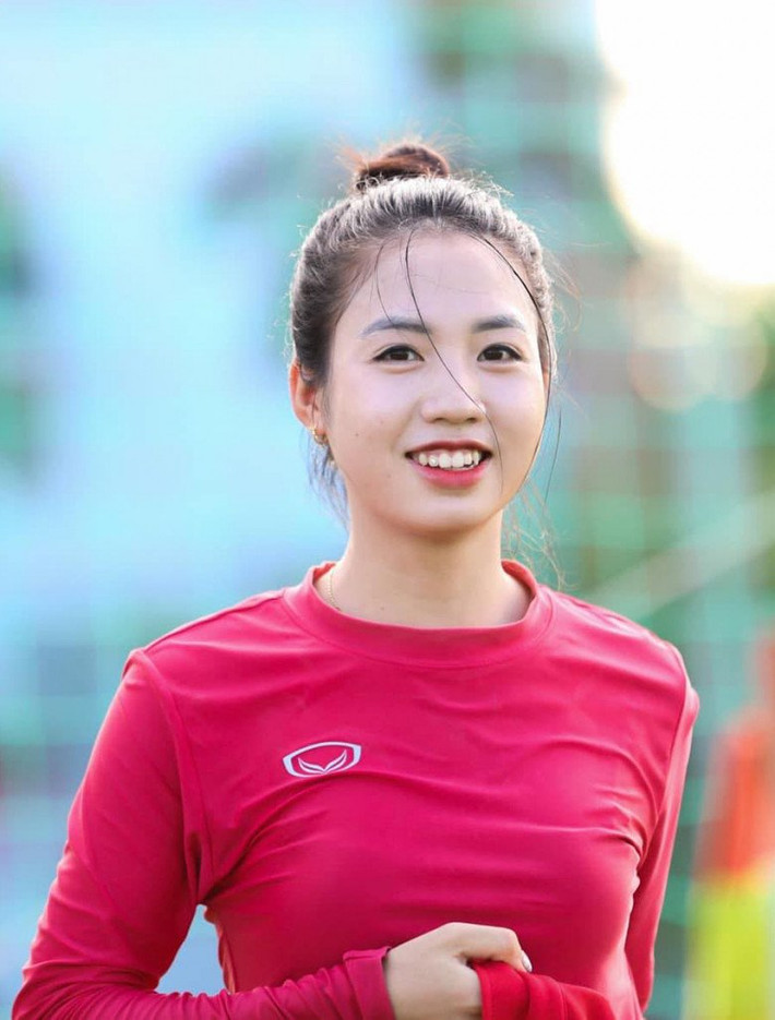 Trần Thị Duyên cũng là nữ cầu thủ tài năng sáng giá của bóng đá nữ Việt Nam. Cô hiện khoác áo CLB Phong Phú Hà Nam và là thành viên của tuyển nữ Việt Nam vừa giành vé dự vòng chung kết World Cup 2023.