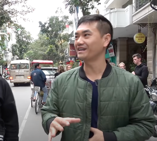Review... phố: Thưa quý vị, đi trên các con phố mà con phố nào đã gọi là phố thì nó đã là phố từ rất lâu rồi và phố thì thường nằm ở trung tâm phố.