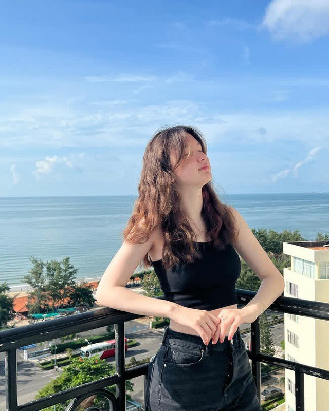 Một số bạn bè còn cho rằng Thanh Giang giống như những người mẫu đình đám khi diện áo dài Việt Nam.