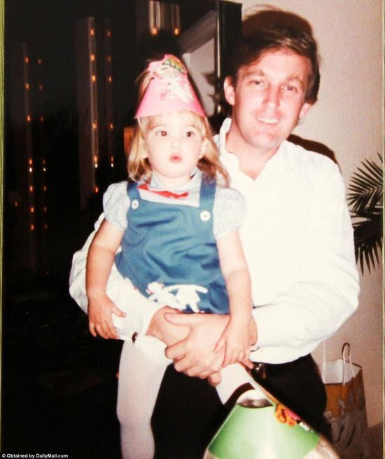 Dù rất bận rộn với công việc kinh doanh nhưng ông Trump vẫn luôn dành thời gian bên cạnh các con. Ảnh: Sina.