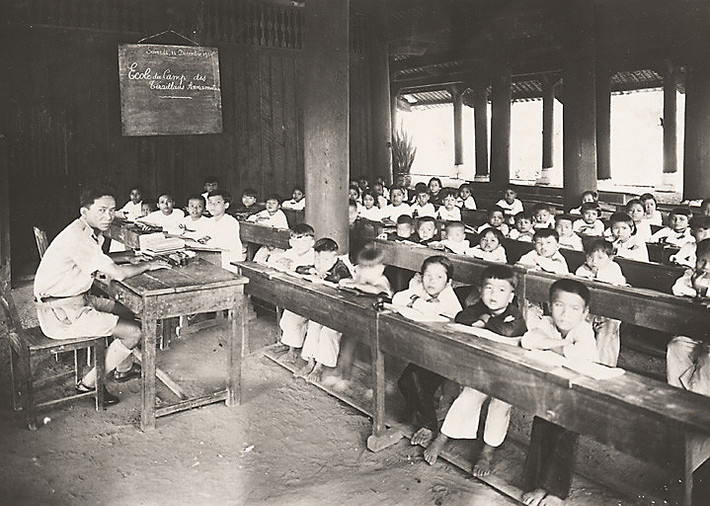 Những giáo viên dạy tiểu học thường học hệ 7+3 hay 10+3 và rất nhiều người là lính chiến xuất ngũ chuyển sang làm giáo viên. Ảnh: Kientrucvietnam.