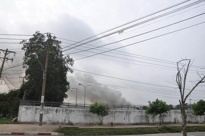 Thông tin ban đầu, vào khoảng 6h sáng, một số công nhân vào làm sớm trong công ty thì phát hiện ngọn lửa bùng phát tại khu vực xưởng ra vào nên hô hoán dập lửa. Nhiều công nhân nam cùng bảo vệ dùng bình CO2 và nước để chữa cháy nhưng bất thành.
