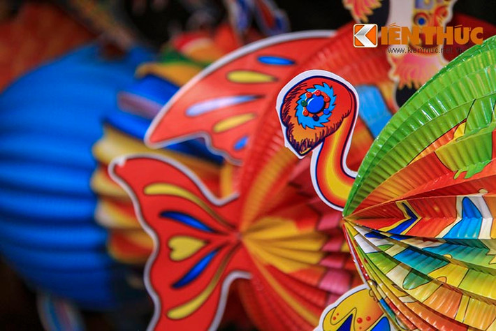 Đủ thể loại, tất cả được làm bằng giấy thủ công.
