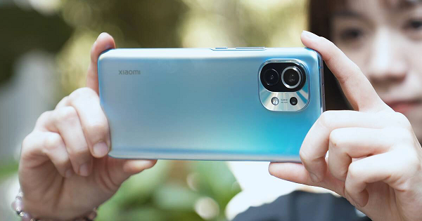 Xiaomi chưa công bố thời điểm lên kệ cũng như mức giá cụ thể của phiên bản vô cùng đặc biệt này. Xiaomi Mi 11 là flagship mới ra mắt của thương hiệu Xiaomi thiết kế cao cấp và sang trọng, hoàn thiện hoàn toàn từ hai mặt kính và khung viền kim loại.