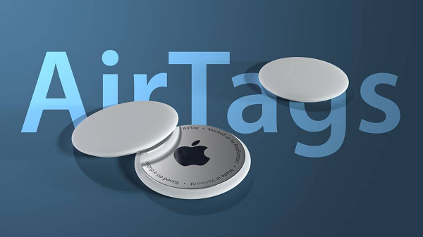 AirTags có kích thước nhỏ hơn một chút so với Galaxy SmartTags của Samsung (39 x 39 x 9) và lớn hơn một chút so với Tile (27 x 7.3mm).