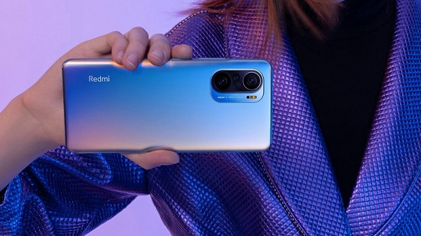 Theo công bố của Shopee, POCO X3 Pro sẽ bao gồm hai phiên bản RAM 6GB, bộ nhớ trong 128GB và RAM 8GB, bộ nhớ trong 256GB.