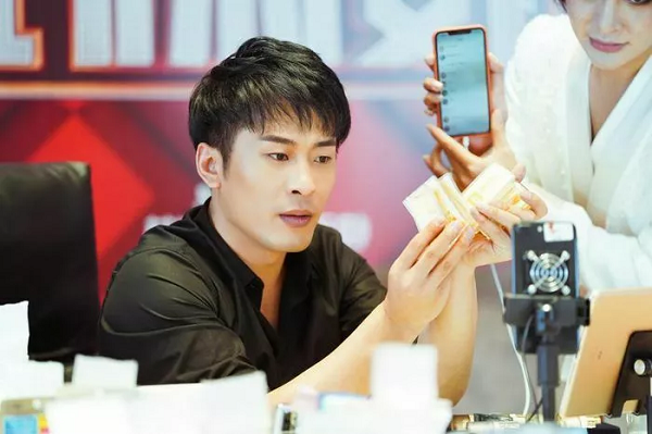 Vụ việc đã khiến hoạt động của Xinba đóng băng. Tuy nhiên anh chàng nhanh chóng nhận lỗi về mình, đề nghị bồi thường người mua gấp 3 lần giá trị mua hàng - theo quy định trong luật bảo vệ người tiêu dùng Trung Quốc.