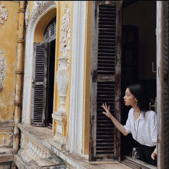 Mỗi lần du lịch Huế, không ít du khách đã đến Cung An Định để check in "sống ảo". Cung An Định hiện nay đang tọa lạc tại số 97 đường Phan Đình Phùng, thành phố Huế. Ảnh: @vivid.ec