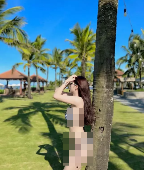 Những hình ảnh diện bikini cực hot của cựu tuyển thủ Nguyễn Thị Như Tuyền đang gây sốt trên MXH. Khoảnh khắc ghi lại cô diện áo tắm, đang thả dáng trước bãi biển.