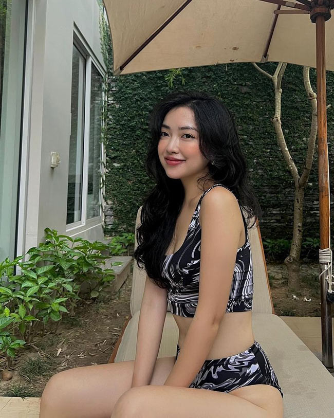 Trong những hình ảnh đăng tải trên trang cá nhân, Mai Hà Trang trẻ trung và rạng rỡ.