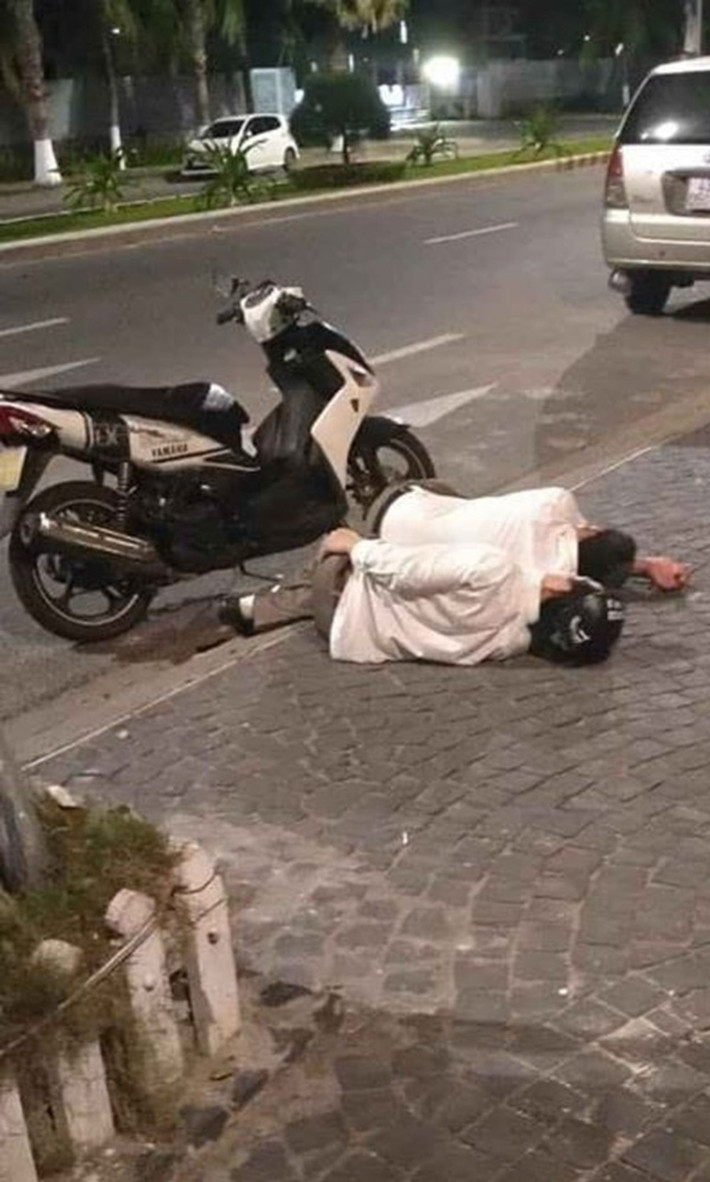 Sau những cuộc vui quên lối về hầu hết cánh đàn ông đều say rượu, chìm trong hơi men và có những hành động khó kiểm soát.