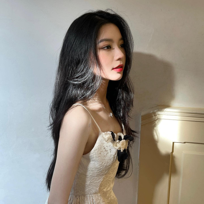 Nàng hot girl xinh đẹp từng xuất hiện trong MV "Laylalay" của Jack. MV này sau đó nhanh chóng được đẩy lên top 1 thịnh hành.
